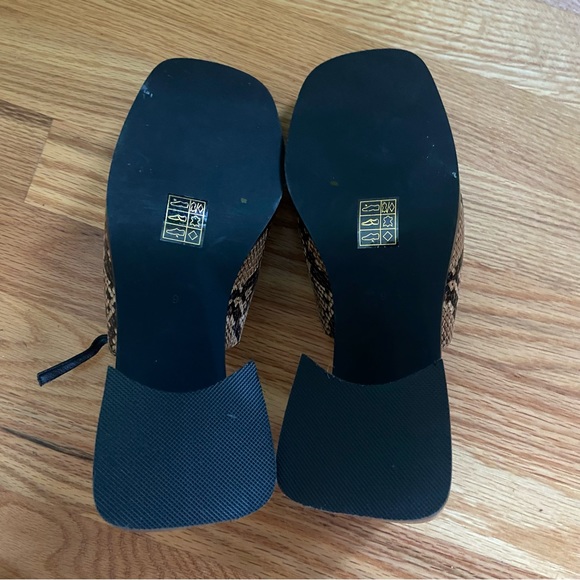 NWOT!!! Jeffrey Campbell Black Snake Print Leather Mary Janes with Block Heel- 9 - Picture 5 of 6